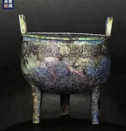 青銅器を刺繍で立體的に「描きあげる」スゴ技！